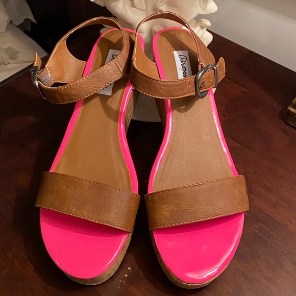 💖AEROPOSTALE 💖low wedge shoes. Genuine leather with cork wedge and pink. - Picture 2 of 6